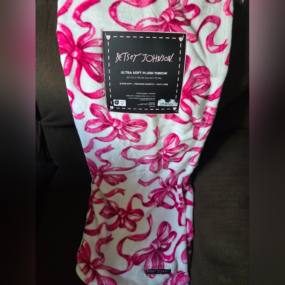 Betsey Johnson bow throw blanket